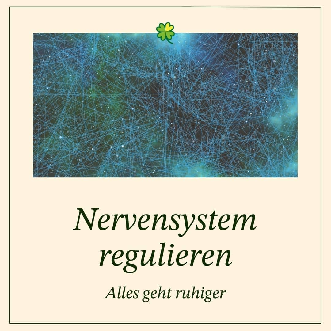 Blogartikel zum Thema ‚Nervensystem regulieren – Alles geht ruhiger'. Links ein abstraktes, blau-grünes Netzwerk-Bild, rechts die Überschrift in dunkelgrüner Serifenschrift auf cremefarbenem Hintergrund. Oben mittig das McSpirit-Kleeblatt-Logo - McSpirit